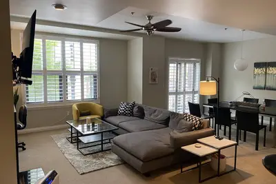 Image de Luxury condo in the heart of downtown