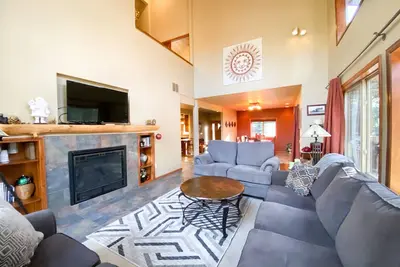 Image de Two Living Spaces, A/C, Game Room, Hot Tub, Great Patio Areas - Pioneer 1