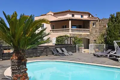 Image de Maison avec piscine privée près de la mer