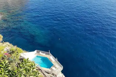 Image de Villa Lilium: A bright villa built sheer above the sea and with direct access to the sea, with Free Wi-Fi.