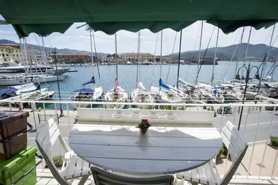 Image de La Tonnina overlooking the sea of Darsena