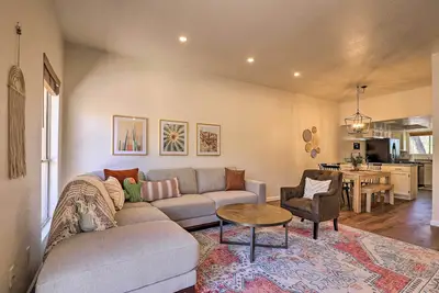 Image de Tucson Foothills Oasis Near Hiking Trails!