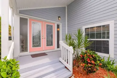 Image de This house is a 3 bedroom(s), 2 bathrooms, located in Jensen Beach, Fl.