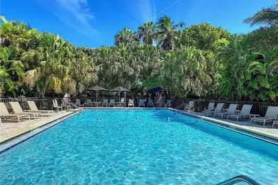 Image de Island Beach Club #210a is a 2/2 vacation rental on Sanibel Island.