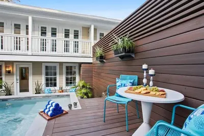 Image de Luxe Duplex with Heated Pool | Near River St