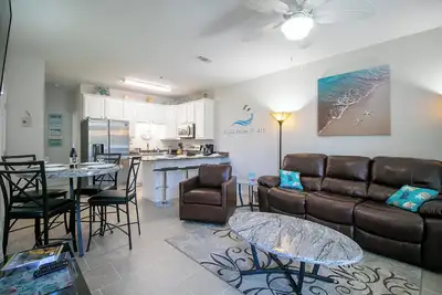 Image de 'A Wave From It All' Sweeps you into Vacation Perfection--3 Br, 3 Baths