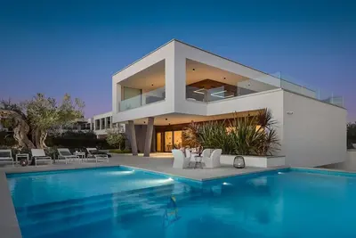 Image de 6bd villa with pool, jacuzzi, sauna, table tennis and pool table