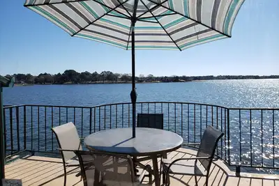 Image de \"Wickie's Wharf \" Condo on lake Conroe