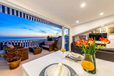 Image de Penthouse With Terrace amd sea View