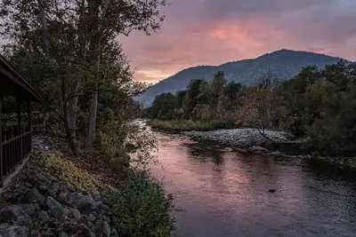 Image de Sequoia Riverfront House with Private Beach!