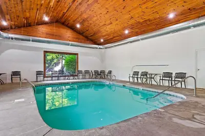 Image de Winter Special/On Sale! 6br l Indoor Pool l 2HotTub l Theater