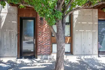 Image de Luxury townhome in downtown, Roof-top patio w/River views, walk to breweries