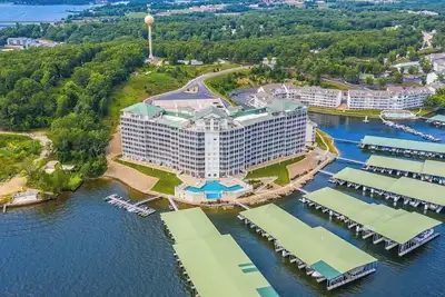 Image de Perfect Location! Newly Remodeled- 2021 Condo right in the heart of Osage Beach