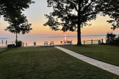 Image de Beautiful waterfront home with private beach.