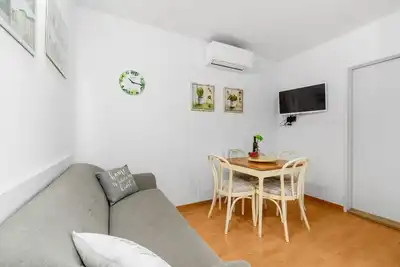 Image de Maison de vacances dans Poreč avec terrasse, Climatisation, Wifi, Machine à laver (4928-11)
