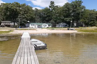 Image de Beachfront retreat on beautiful Tallman lake near HuronManistee National Forest.