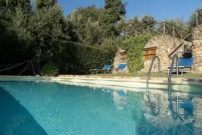 Farmhouse in the greenery of the Tuscany countryside with private pool and view