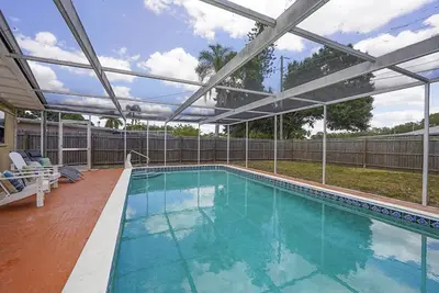 Image de Pool ❤ Home - Close to Beaches, Food, Downtown, Parks, St. Armand's, etc