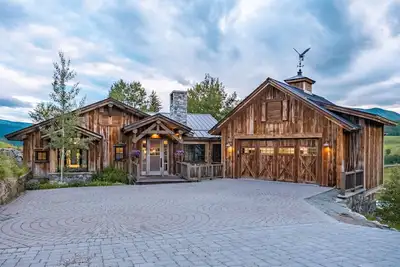Image de Fox Trot Cabin- On Mountain, Fabulous Views, Hot Tub, Walk to Ski Lifts