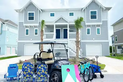 Image de Fall Dates now 15% Off. Luxury Villa Golf cart included  Private Beach/Pool