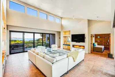 Image de Oceanfront Home with Ocean Views, High-Speed WiFi, Gas Fireplace, & Washer/Dryer