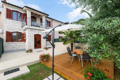 Image de Maison de vacances avec piscine, aménagement moderne