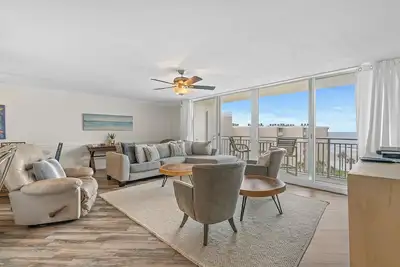 Image de Kick Back to Oceanfront Views from Nearly Every Room in Condo!