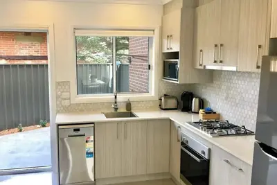 Image de Modern townhouse with private courtyard located in the Cbd.