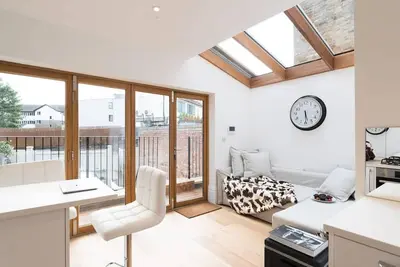 Image de 2 Bed - Very Convenient Location - South Terrace