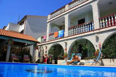 Image de Villa Lo-mar - Apartment 3 mit Privatpool & Grosser Terasse - Nahe der Kirche