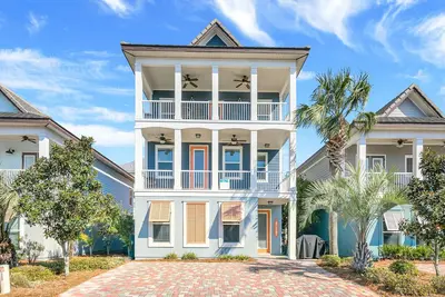 Image de Spacious w/ 2 living rooms, beach trolley & resort style pool!