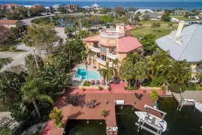 Image de Tropical Waterfront Resort Home with Marina, Kayaks, Piano, Game Room