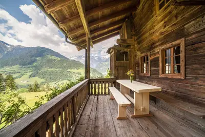 Image de Chalet \"Schnitzers Ferienheisl\" avec vue sur les montagnes, jardin et Wi-Fi