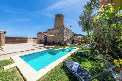 Image de Maison adaptée aux animaux \"Moli Den Barret\" avec vue sur les montagnes, piscine et connexion Wi-Fi