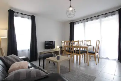 Image de Appartement lumineux 4p\/8 pers, 2 terrasses, parking privé, cœur de Briançon