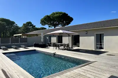 Image de Villa de Standing avec piscine chauffée en bord de mer