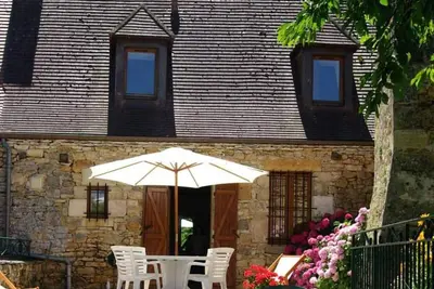 Image de Maison typique du Périgord avec jardin clos, proche de Sarlat et activités familiales