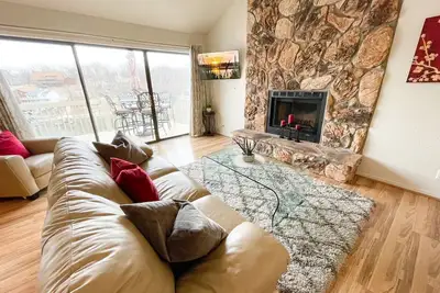 Image de Indian Pointe 245 - 2br Condo | 900 Sq. Ft | Lake View - Includes Boat Slip | Sleeps 6