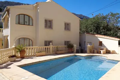 Vacation home for 4 persons with priv. Pool, air conditioning, internet