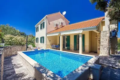 Image de New! Villa San with heated pool, traditional surroundings, 3-bedrooms