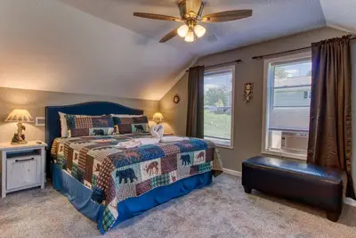 Image de Baby Bear by HoneyBearCabins 2/2 Sleeps 6