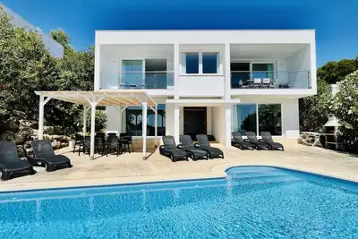 Image de Moderno Chalet Con Magníficas Vistas Al Mar