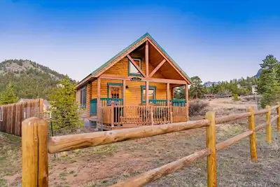 Image de Sale! Cabin vibes! Views, 5 min to town, Natl Park