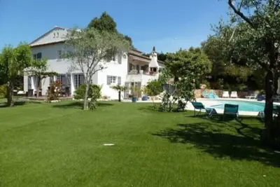 Image de Magnifique T3 Rez De Jardin, Standing, situe dans Impasse Calme, 300 m Mer