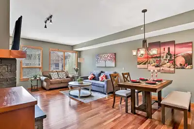 Image de Gorgeous Luxury Mountain View Condo