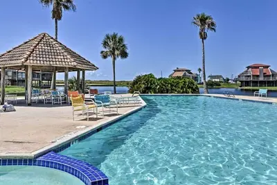 Image de Beachfront Condo at Matagorda Dunes with Pool Access