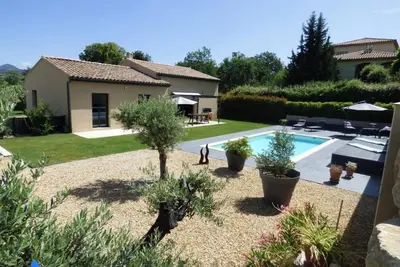 Image de Maison avec piscine privée