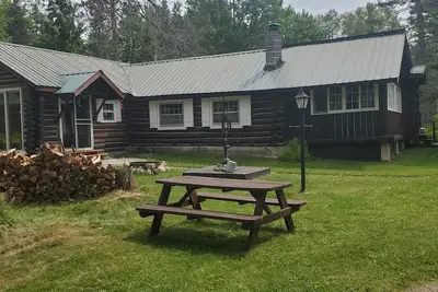 Image de Beautiful secluded Log Cabin on a creek