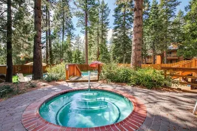Image de Lazy Bear Pink  5min From Kings Beach & Northstar Pool Spa Game Room
