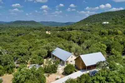 Image de Immaculate, Professionally Decorated & Fully Stocked Luxury Home near Frio River